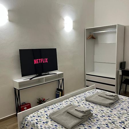 Al 106 Apartment Free Wi-Fi 5 Min Dalla Stazione Prato  Kültér fotó
